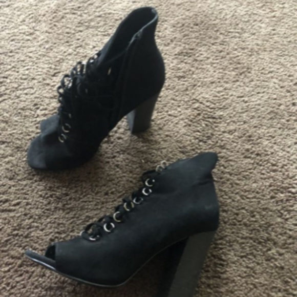 Steve Madden Lace-up Chunky Heel -- Black